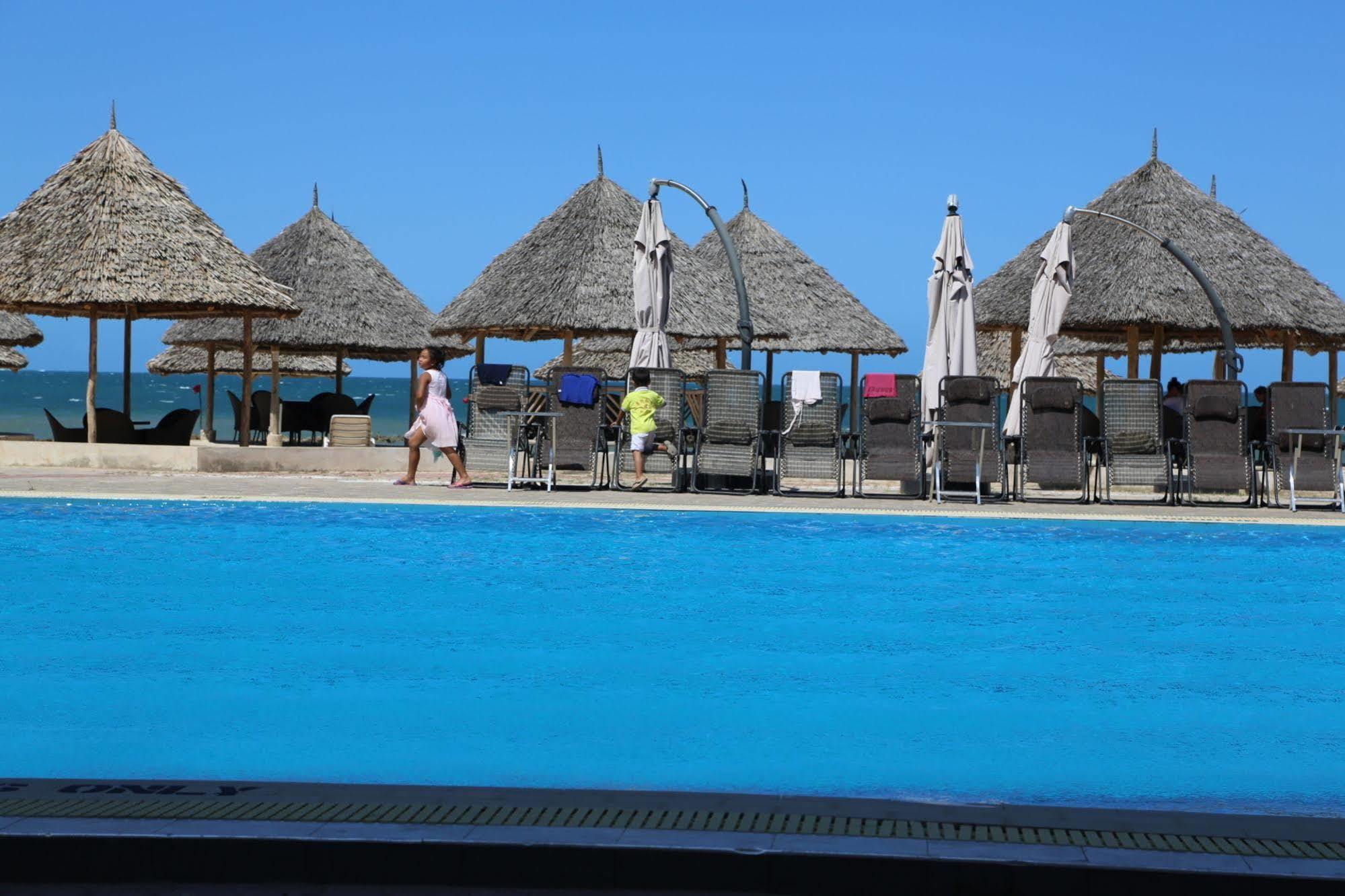 Landmark Mbezi Beach Resort Dár Al-Szalám Kültér fotó