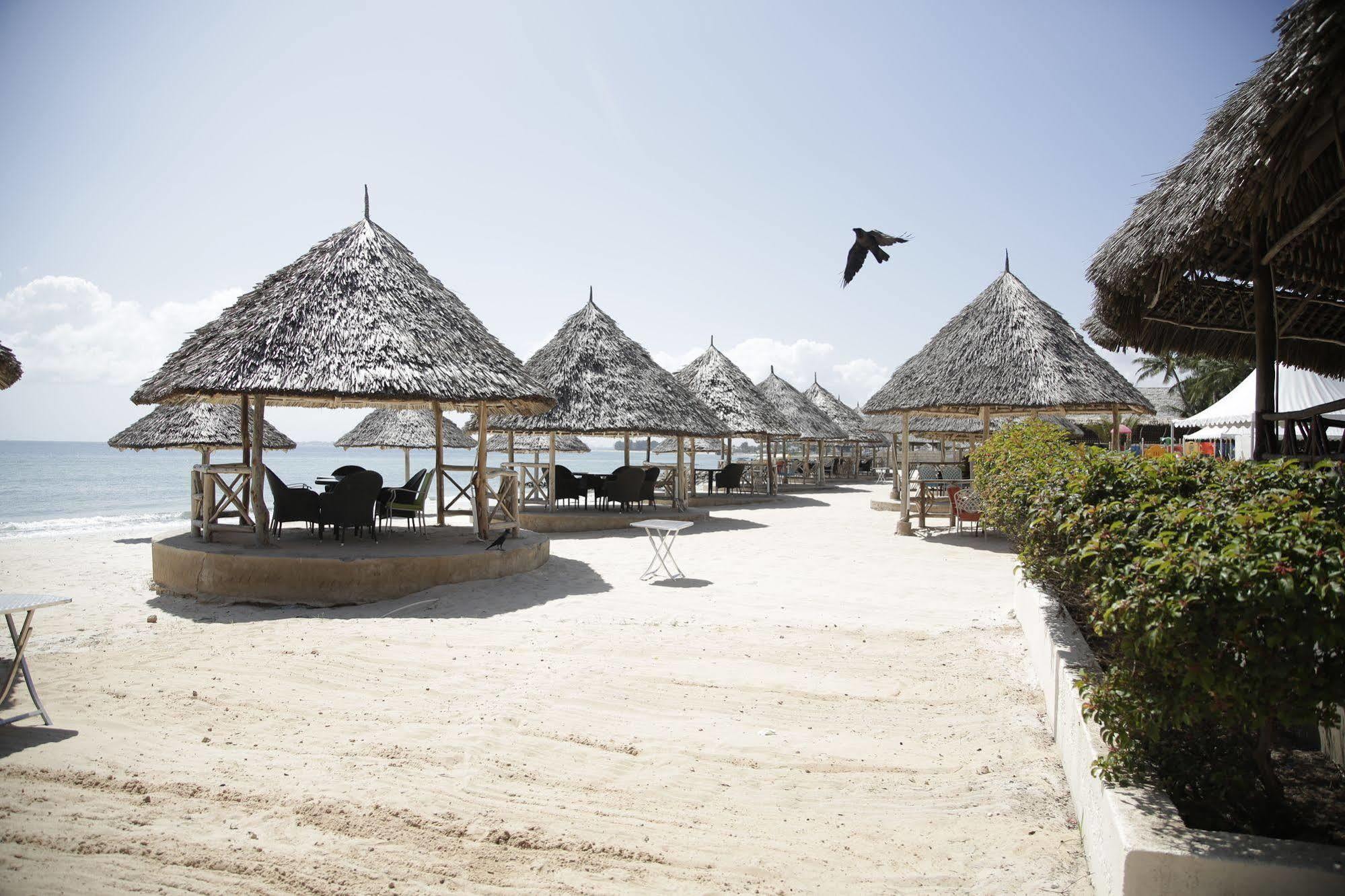 Landmark Mbezi Beach Resort Dár Al-Szalám Kültér fotó