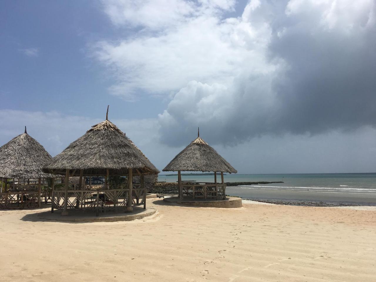 Landmark Mbezi Beach Resort Dár Al-Szalám Kültér fotó